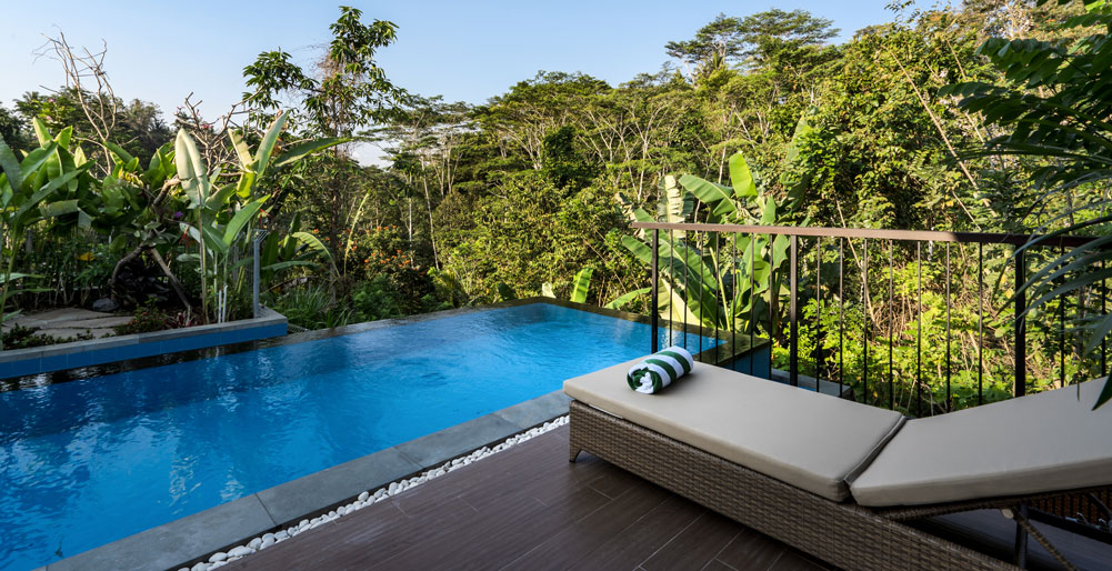 Pala Ubud - Villa Seraya B - Relaxing sunlounger by the pool